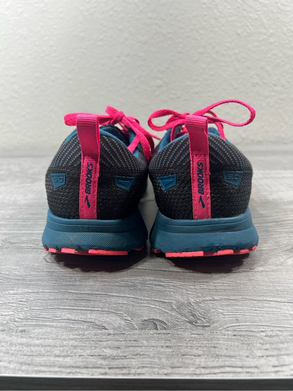 Brooks Revel Women's Black Blue Running Shoes with Pink Accents Size 8.5 - Picture 5 of 9
